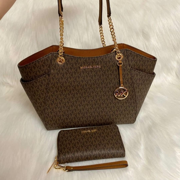 MICHAEL KORS LARGE CHAIN TOTE WITH WALLET - Picture 2 of 3